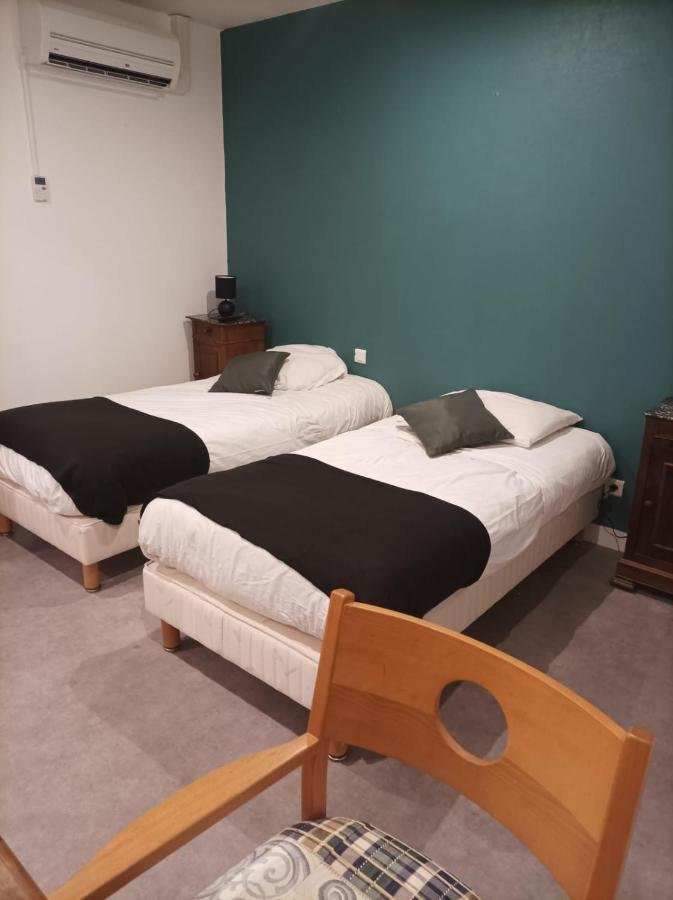 Les 3 Pigeons Hotel Chenay  Екстериор снимка
