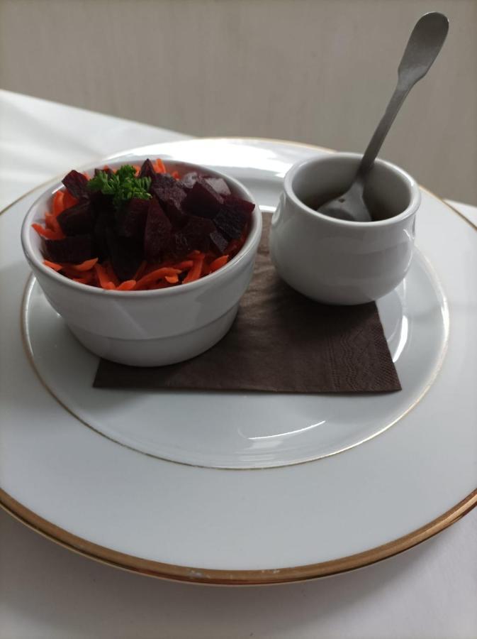 Les 3 Pigeons Hotel Chenay  Екстериор снимка