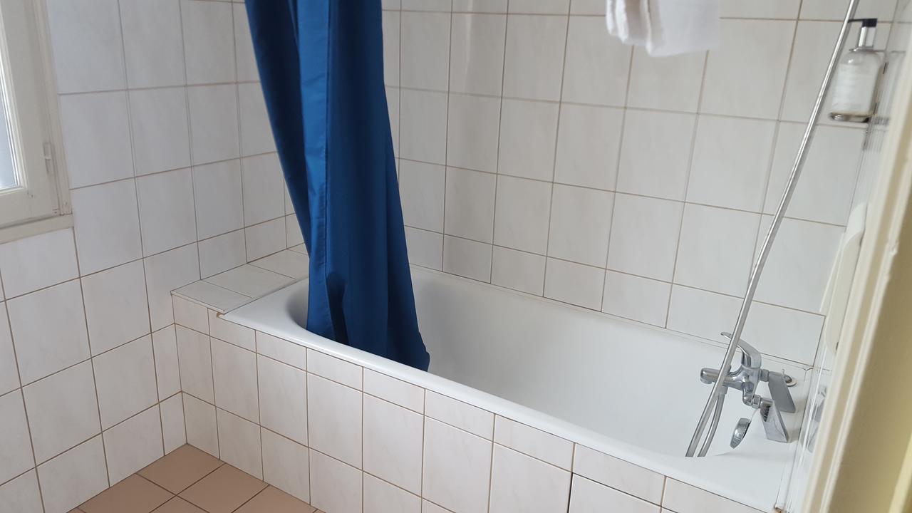 Les 3 Pigeons Hotel Chenay  Екстериор снимка